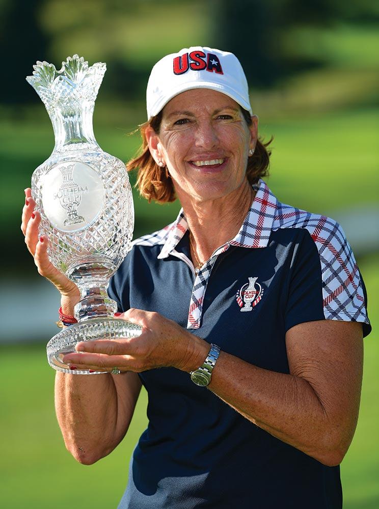 Juli Inkster with the Solheim Cup in Des Moines in 2017